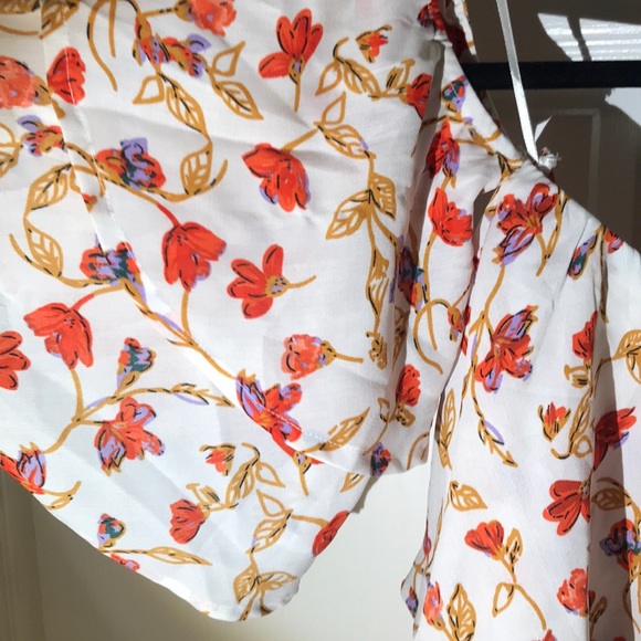 Running Through the Garden Floral Top - Picture 6 of 6